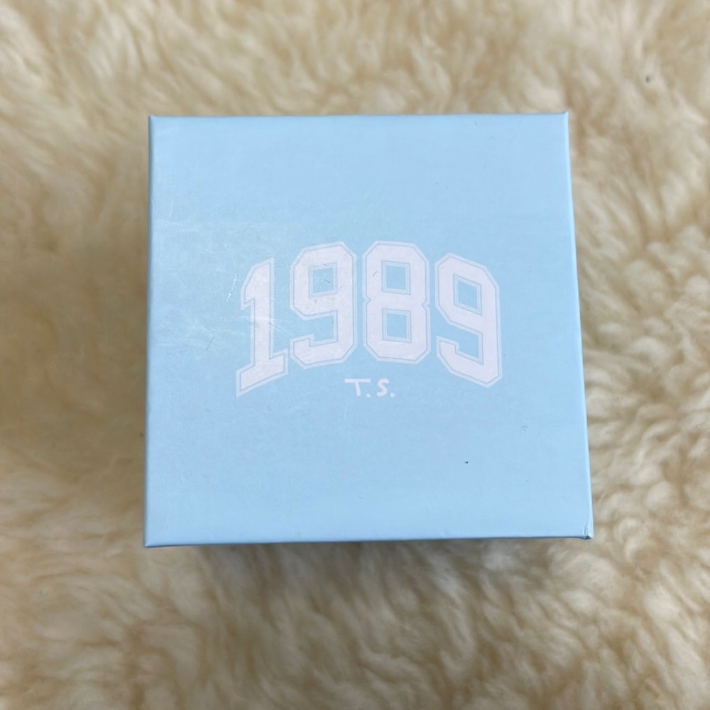 Taylor swift 1989 necklace